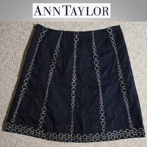 Ann Taylor black skirt w/ embroidered design size 12